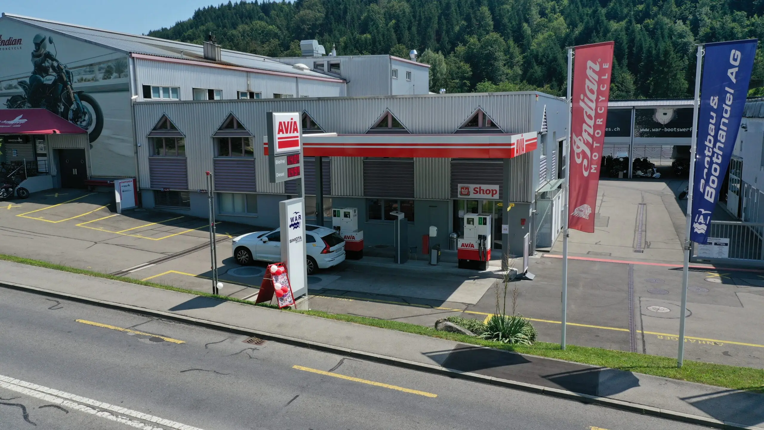 AVIA Tankstelle in Adligenswil neu mit Shop